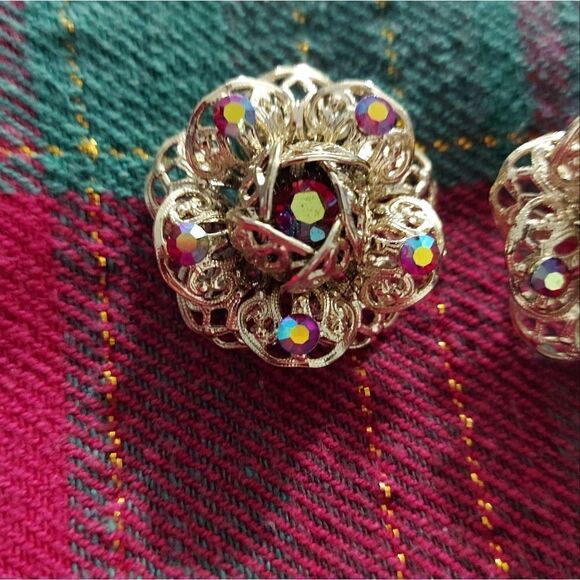 Sarah Coventry Clip On Earrings Aurora Filligree 3 Demensional Flowers - Picture 8 of 10